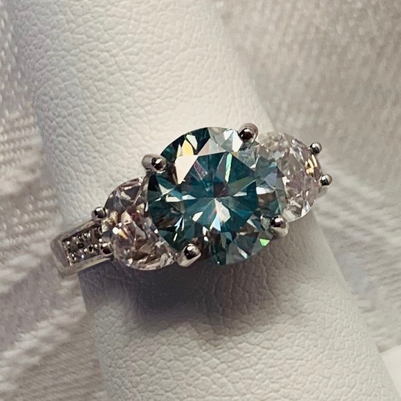 🎉HP🎉 2.6 Ct VVS1 Sky Blue Moissanite Ring, Sz 6 - Picture 2 of 8